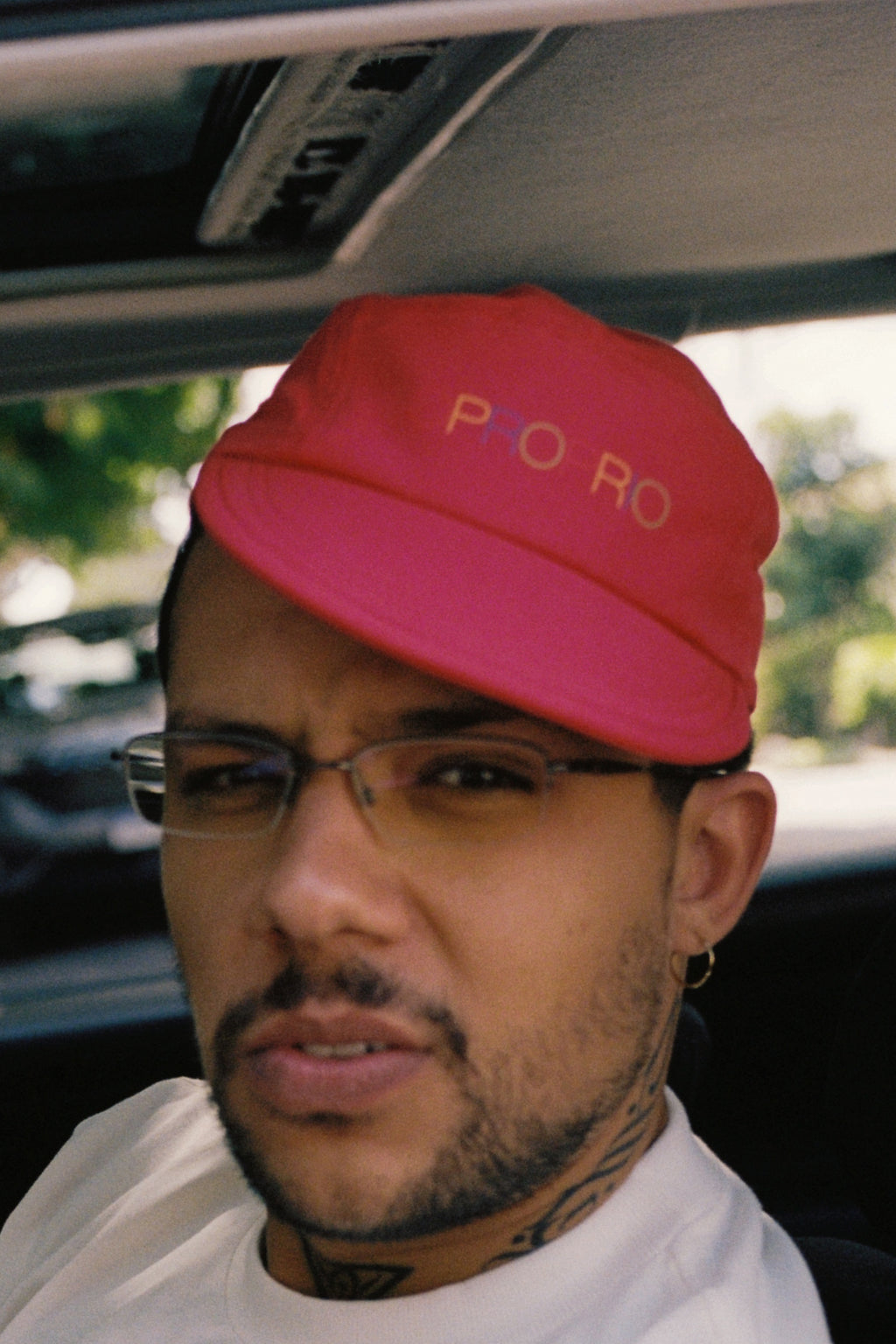 BONÉ · YOP · OPROPRIO · VERMELHO